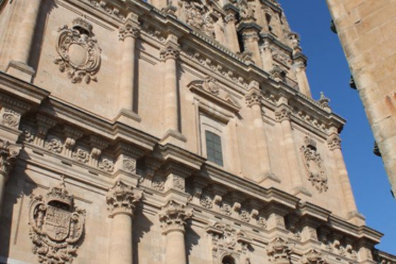 Visita nocturna de cuentos y leyendas con Salamanca iluminada en Salamanca