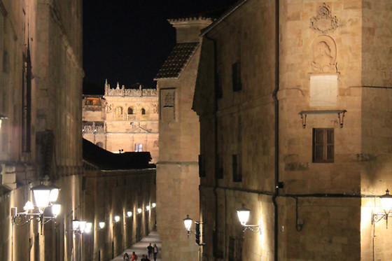 Visita nocturna de cuentos y leyendas con Salamanca iluminada en Salamanca