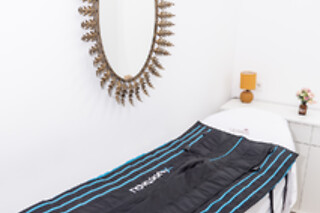 Un tratamiento facial flash luminosidad para 1 en Upsala Estética Avançada en Barcelona