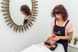 Un tratamiento facial flash luminosidad para 1 en Upsala Estética Avançada en Barcelona