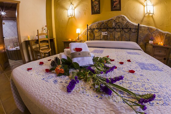 Una noche en casa cueva suite con jacuzzi para 2 en Casas Cueva Cazorla en Hinojares (Jaén)