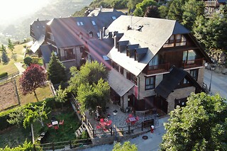 Una noche con desayuno para 2 adultos y 2 niños en Hotelet de Betlan en Betlan (Lleida)