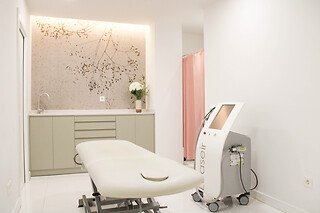 Un tratamiento facial rejuvenecedor para 1 en Policlínica del Río-Hortega en Santa Pola (Alicante)
