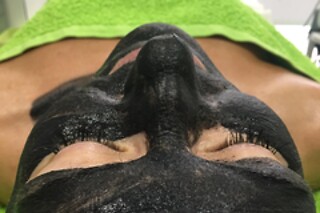 Un tratamiento facial rejuvenecedor para 1 en Policlínica del Río-Hortega en Santa Pola (Alicante)