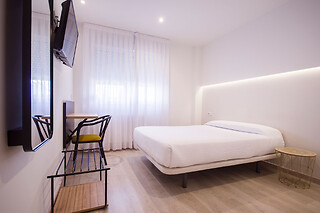Una noche en habitación triple con desayuno para 3 en U Hotel Darío Lugo** en Lugo
