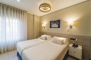 Dos noches con desayunos para 2 en Hotel Miracielos*** en Llanes (Asturias)
