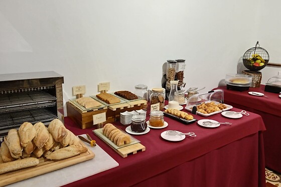 Una noche con desayuno y degustación de vinos y quesos locales para 2 en Hotel Rural La Vida de Antes en Consuegra (Toledo)