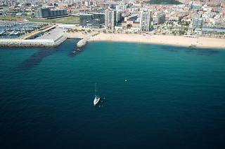 Paseo privado en velero en Barcelona
