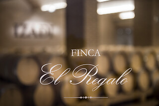 Un paseo en bicicleta eléctrica con cata de vinos y picnic gourmet para 2 en Bodegas Izadi en Villabuena de Álava (Álava)