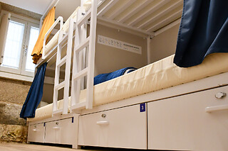 Dos noches en albergue con transporte de mochilas, free tour, dossier y vieiras peregrinas para 2 en Camino Compostela en Santiago de Compostela