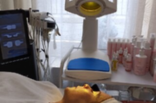 Un tratamiento facial personalizado con aparatologia avanzada para 1 en Onda Advanced Aesthetics en Marbella (Málaga)