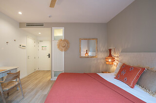 Una noche en habitación superior con desayuno para 2 en Hostal Boutique Es Portalet ****S en Sant Feliu de Guixols (Girona)
