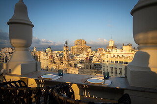 Una comida o cena para 2 en Restaurante Atenea Sky en Valencia