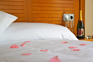Una noche con desayuno para 2 y mascota en Aparthotel Golf Beach en Pals (Girona)