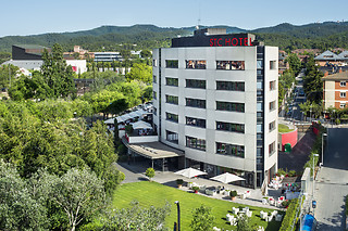 Dos noches en habitación superior con desayunos para 2 en Hotel Sant Cugat**** en Sant Cugat del Valles (Barcelona)