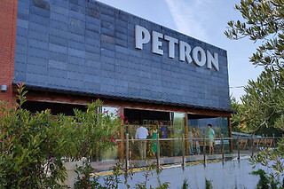 Una visita con cata comentada para 2 en Bodegas Petrón en Doade (Lugo)
