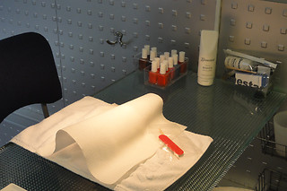 Un tratamiento facial con punta de diamante y vitamina C para 2 en Benestar Balmes en Barcelona