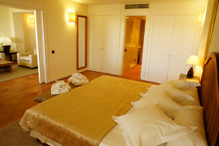 Una noche con desayuno para 2 adultos y 1 niño en Hotel Cigarral El Bosque***** en Toledo