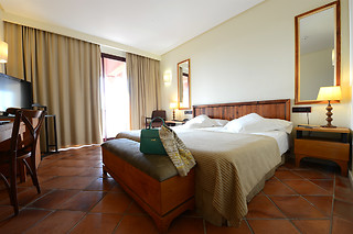 Una noche con desayuno para 2 adultos y 1 niño en Hotel Cigarral El Bosque***** en Toledo