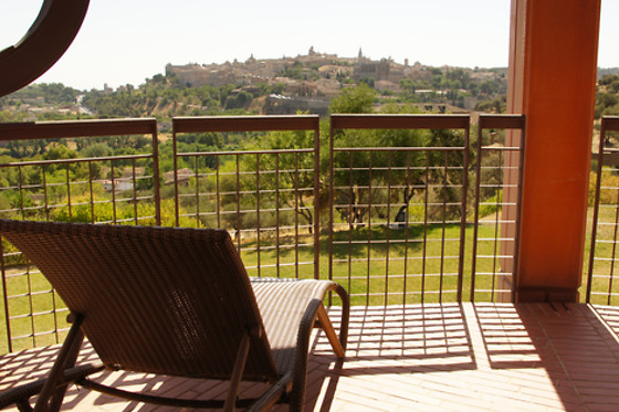 Dos noches con desayunos para 2 adultos y 1 niño en Hotel Cigarral El Bosque***** en Toledo