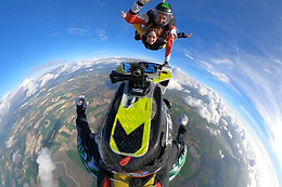 I JUMP SKYDIVE PURA VIDA
