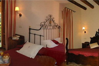 Una noche en habitación doble con desayuno para 2 en Hotel Andria*** en La Seu d'Urgell (Lleida)