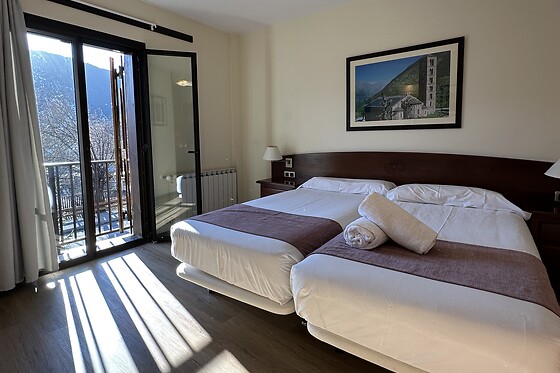 APARTAMENTOS SOLANA, HOTEL TAULL & ROMANIC - photo 1