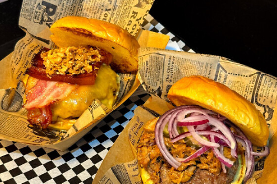 Una comida o cena para 2 en La Miguelita Burger en Albacete
