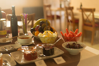 Una noche con desayuno, cena y detalle para 2 en Can Clotas Hotel Masía en Cistella (Girona)