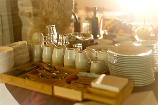 Una noche con desayuno, cena y detalle para 2 en Can Clotas Hotel Masía en Cistella (Girona)