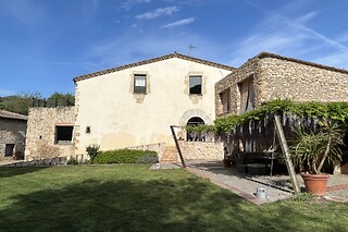 Una noche con desayuno, cena y detalle para 2 en Can Clotas Hotel Masía en Cistella (Girona)