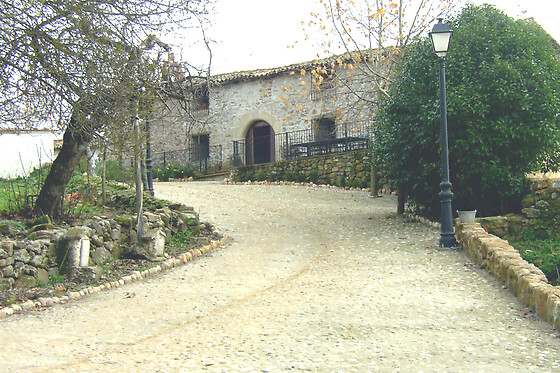 Dos noches con pensión completa y multiaventura para 2 en La Aldea de Yuste en Cuacos de Yuste (Cáceres)