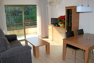 Una noche con desayuno para 2 y mascota en Aparthotel Golf Beach en Pals (Girona)