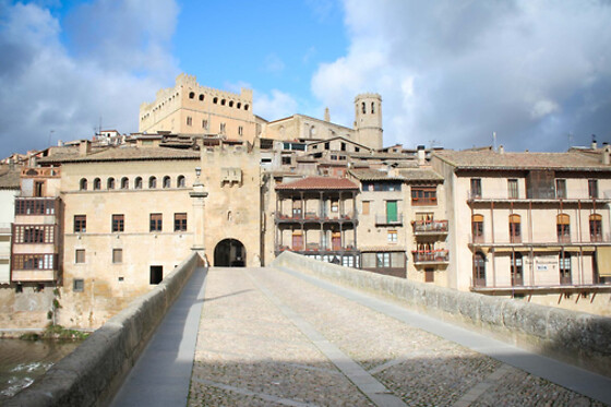 Una visita guiada a Valderrobres y una cata de productos para 2 en Turismo Matarraña en Valderrobres (Teruel)