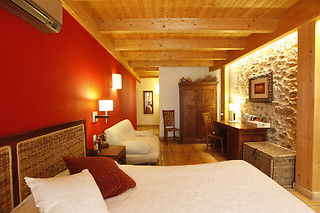 Una noche con desayuno para 2 en Hotel Boutique Niu de Sol*** en Palau Saverdera (Girona)