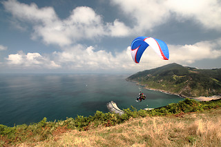 Un vuelo en parapente biplaza para 2 en Urruti sport en Donostia (Guipúzcoa)