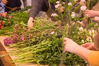 Un taller de elaboración de una corona floral para 1 en Le Pompon Bleu en Tarancón (Cuenca)