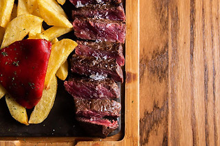 Una comida o cena para 2 en Me-aptc en Oviedo (Asturias)