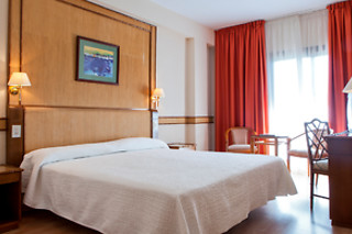 Una noche con desayuno para 2 adultos y 1 niño en Hotel Intelier Orange **** en Benicássim (Castellón)