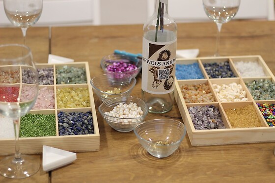 JEWELS AND WINE - photo 1
