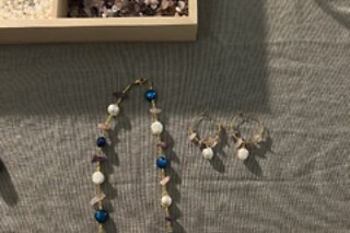 Una experiencia de joyas personalizadas y vino ilimitado para 2 en Jewels and Wine en Madrid