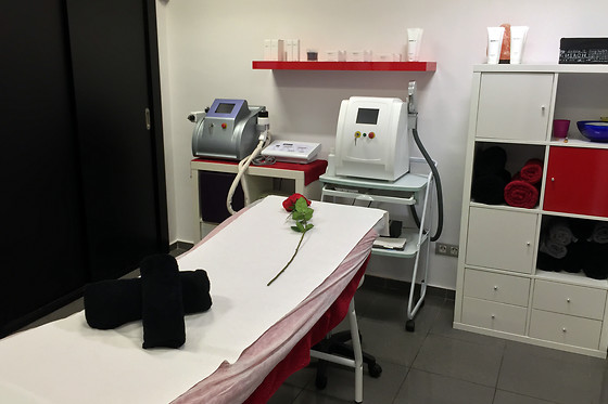 Una manicura y pedicura para 2 en Beauty Wellness Center Sants en Barcelona