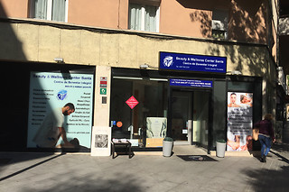 Una manicura y pedicura para 2 en Beauty Wellness Center Sants en Barcelona