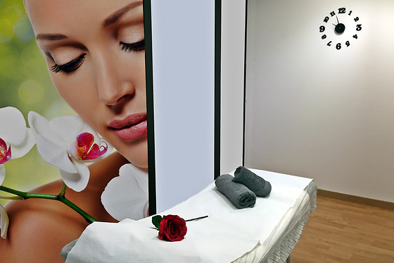 Una manicura y pedicura para 2 en Beauty Wellness Center Sants en Barcelona