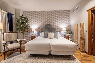 Dos noches con desayunos para 2 adultos y 1 niño en Hotel Palacio de los Salcedo**** en Baeza (Jaén)