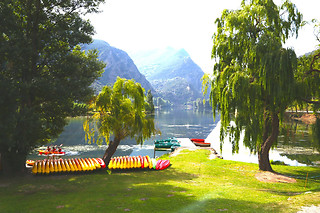 Canoa biplaza en Lago La Guingueta d'Aneu (Lleida)