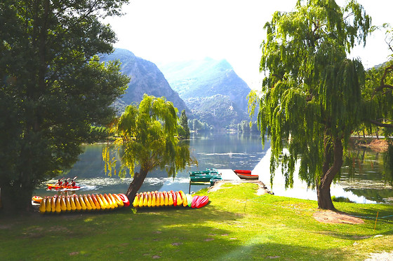 Canoa biplaza en Lago La Guingueta d'Aneu (Lleida)