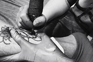 Un tratamiento de microblading y micropigmentación de ojos (eyerliner) para 1 en Masaki Tatuaje en Olmeda de las Fuentes (Madrid)