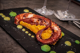 Una comida o cena gourmet para 2 en Restaurante Betis 7 Triana Experience en Sevilla