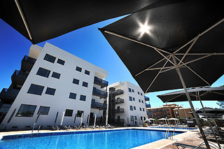 Una noche con desayuno para 2 en Apartamentos Leo Deluxe en Punta Umbría (Huelva)